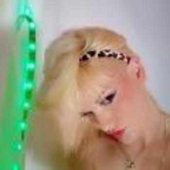 Hollyfrost, 27  female escort, Orange County